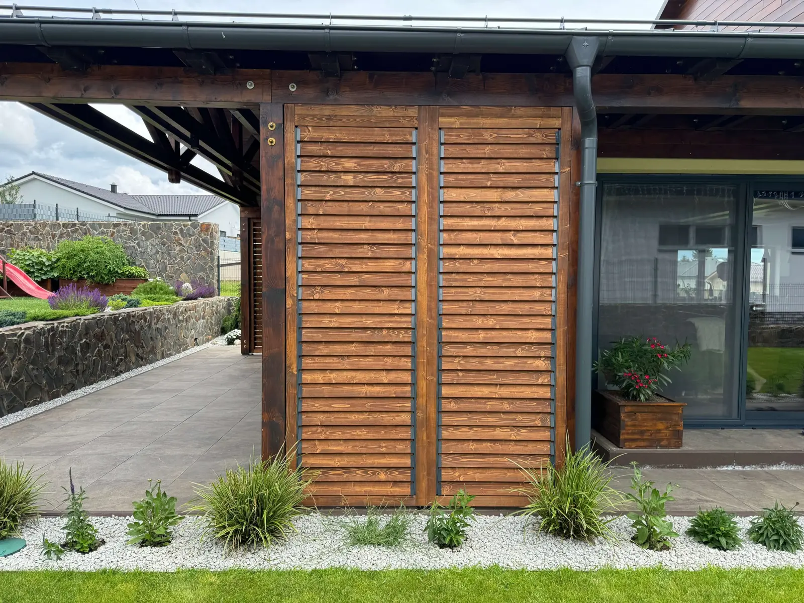 Dřevěné slunolamy – realizace Flowgarden, fotka 59 z 101