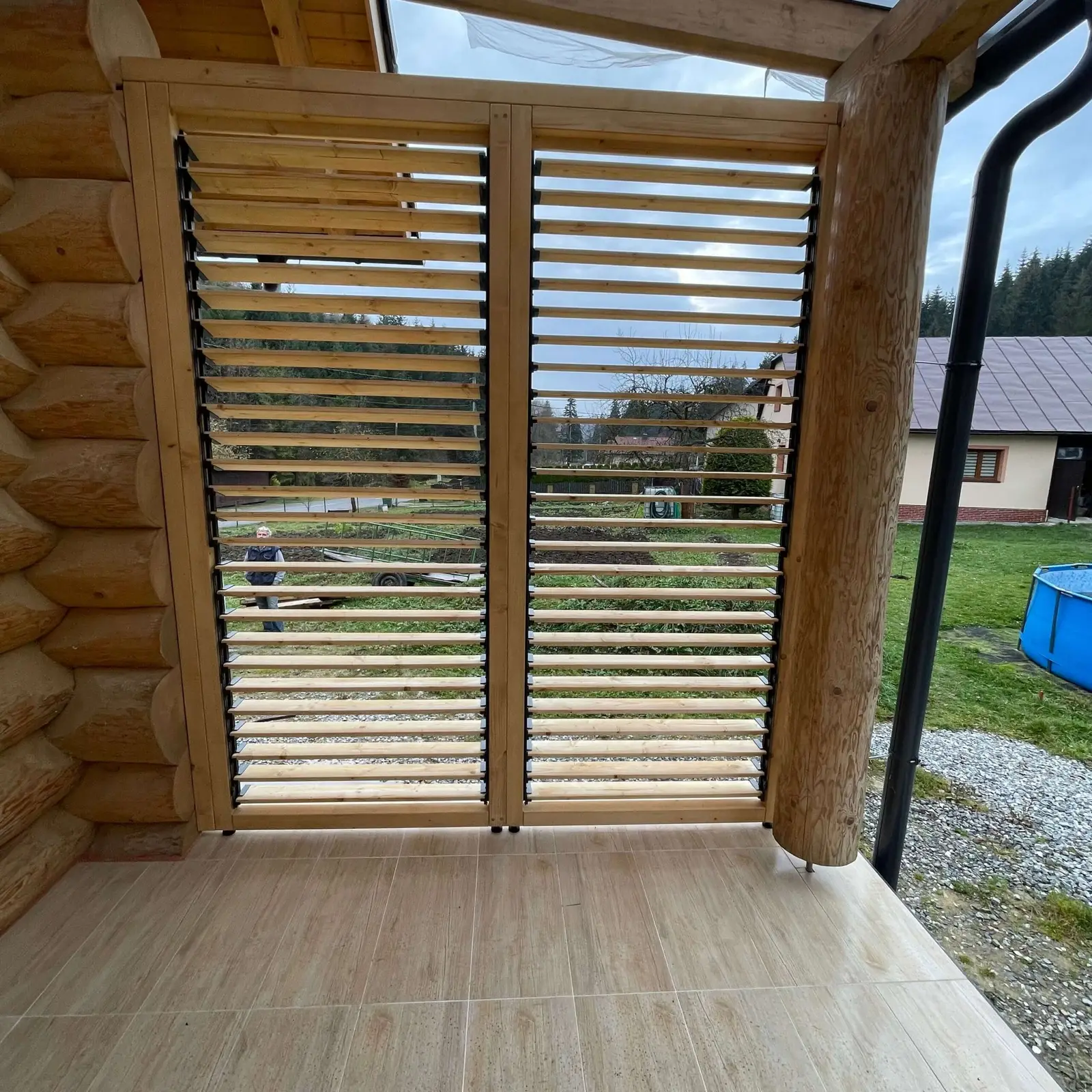 Dřevěné slunolamy – realizace Flowgarden, fotka 82 z 101