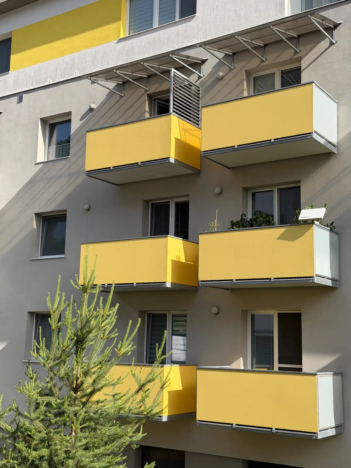 Hliníkové slunolamy – realizace Flowgarden, fotka 5 z 41