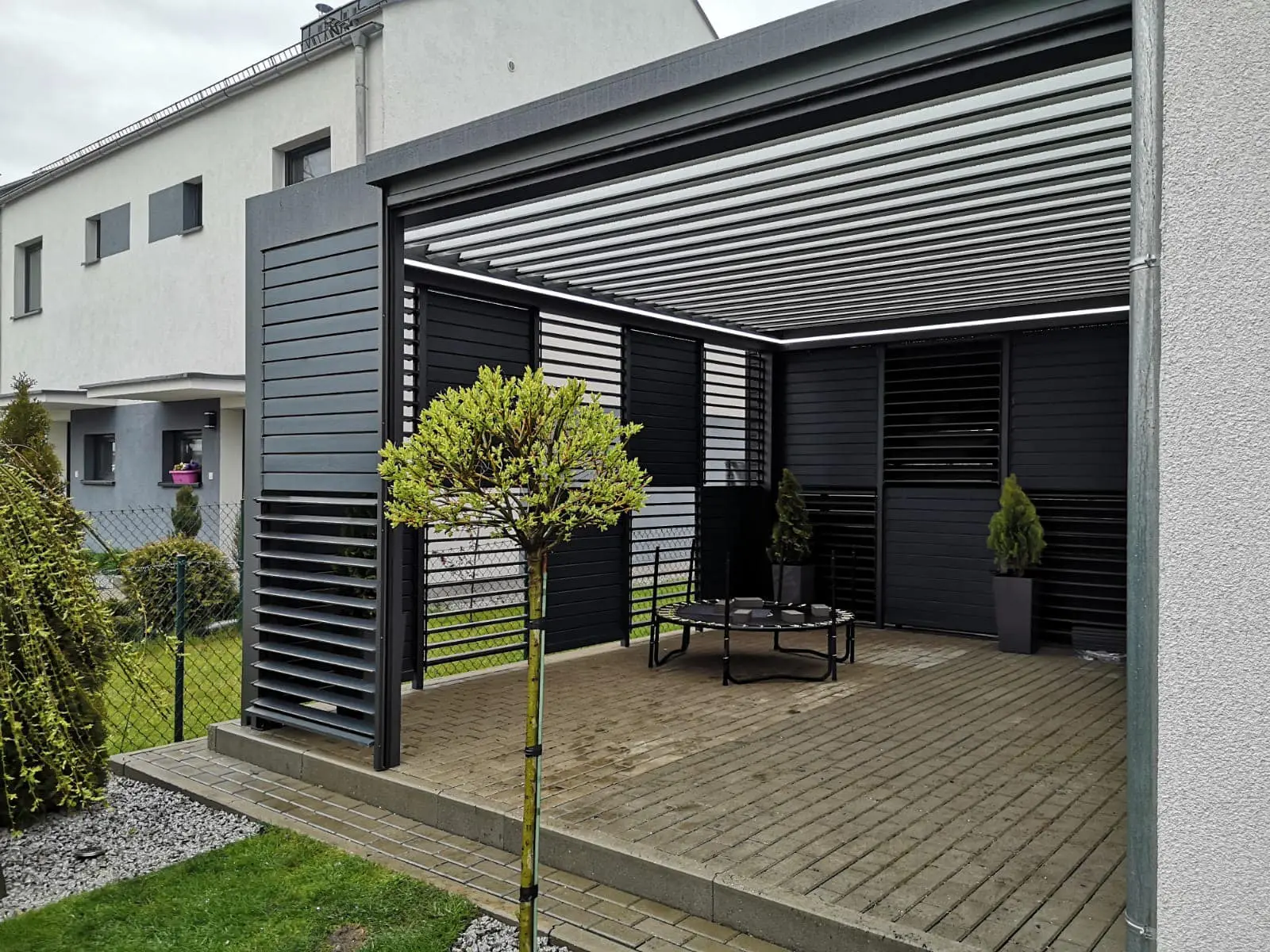 Hliníkové slunolamy – realizace Flowgarden, fotka 13 z 41