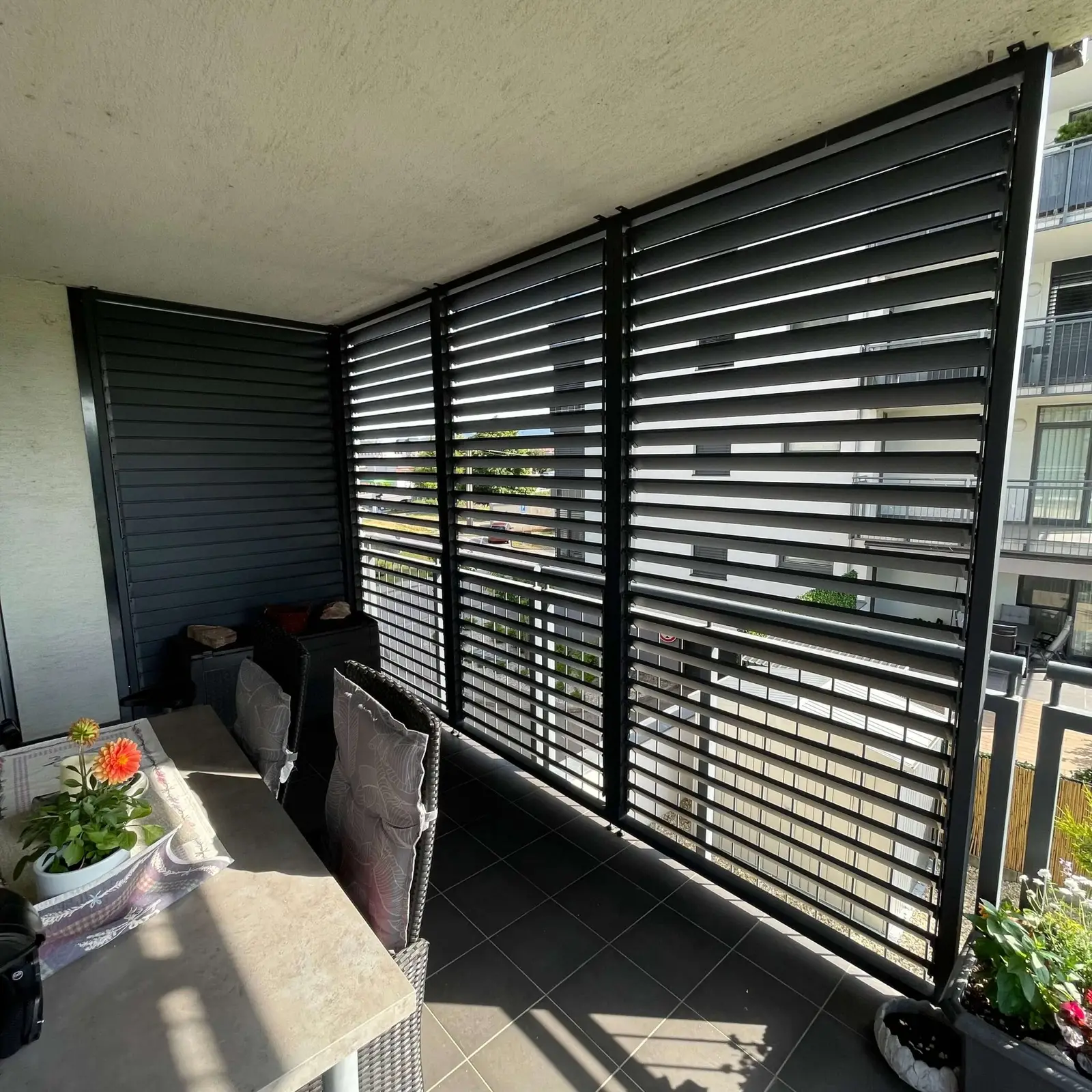 Hliníkové slunolamy – realizace Flowgarden, fotka 25 z 41