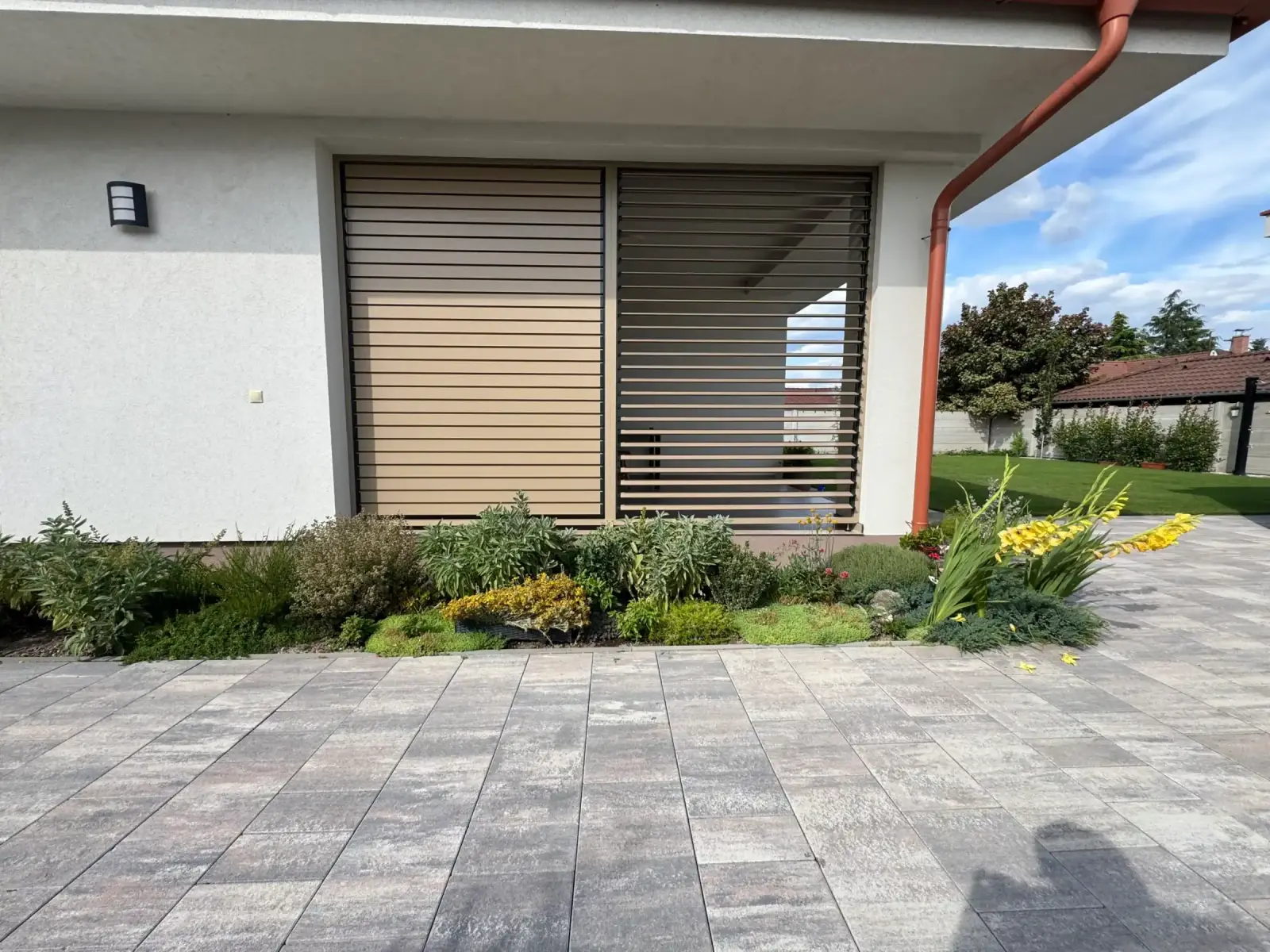 Hliníkové slunolamy – realizace Flowgarden, fotka 38 z 41
