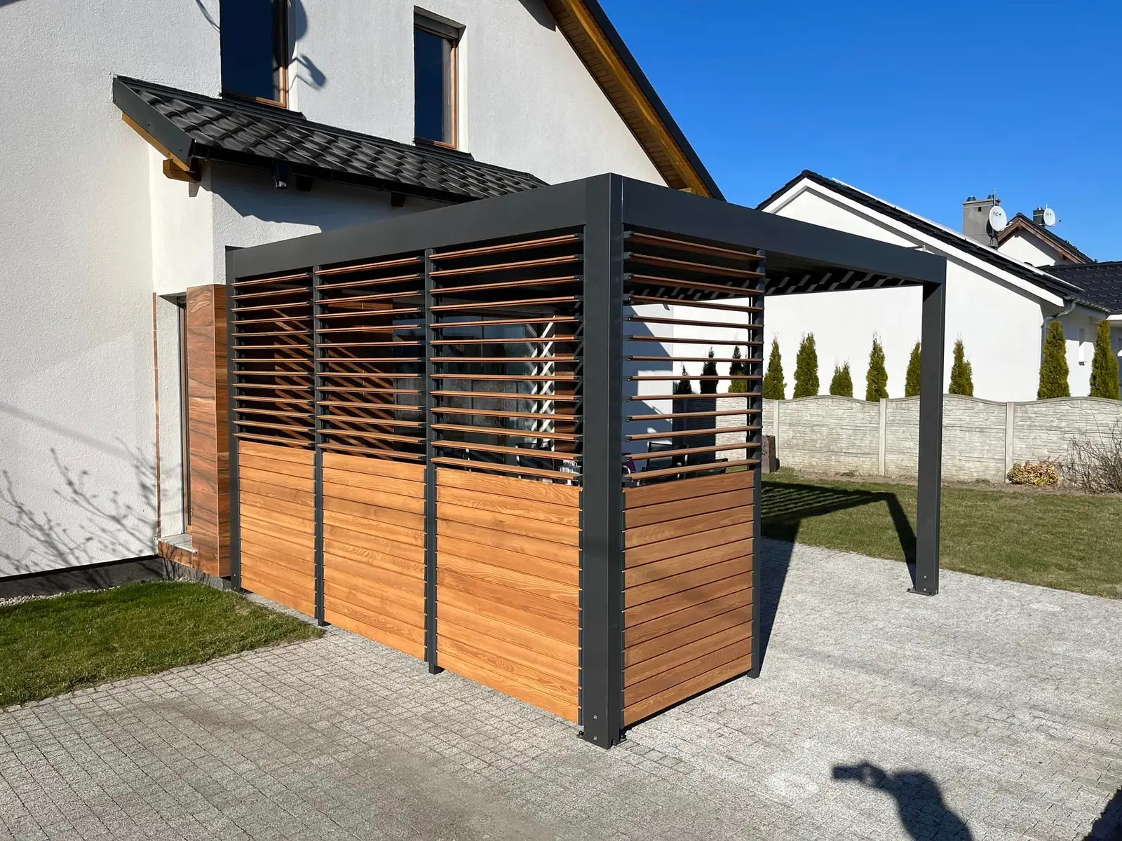 Hliníkový rám – dřevěné lamely – realizace Flowgarden, fotka 12 z 50