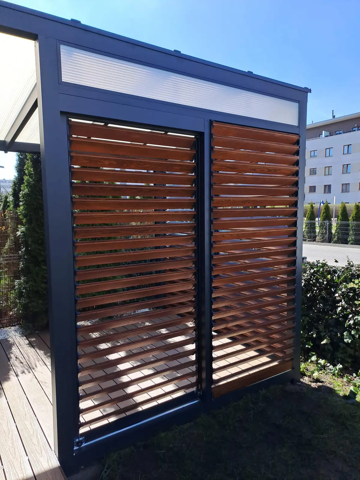 Hliníkový rám – dřevěné lamely – realizace Flowgarden, fotka 17 z 50