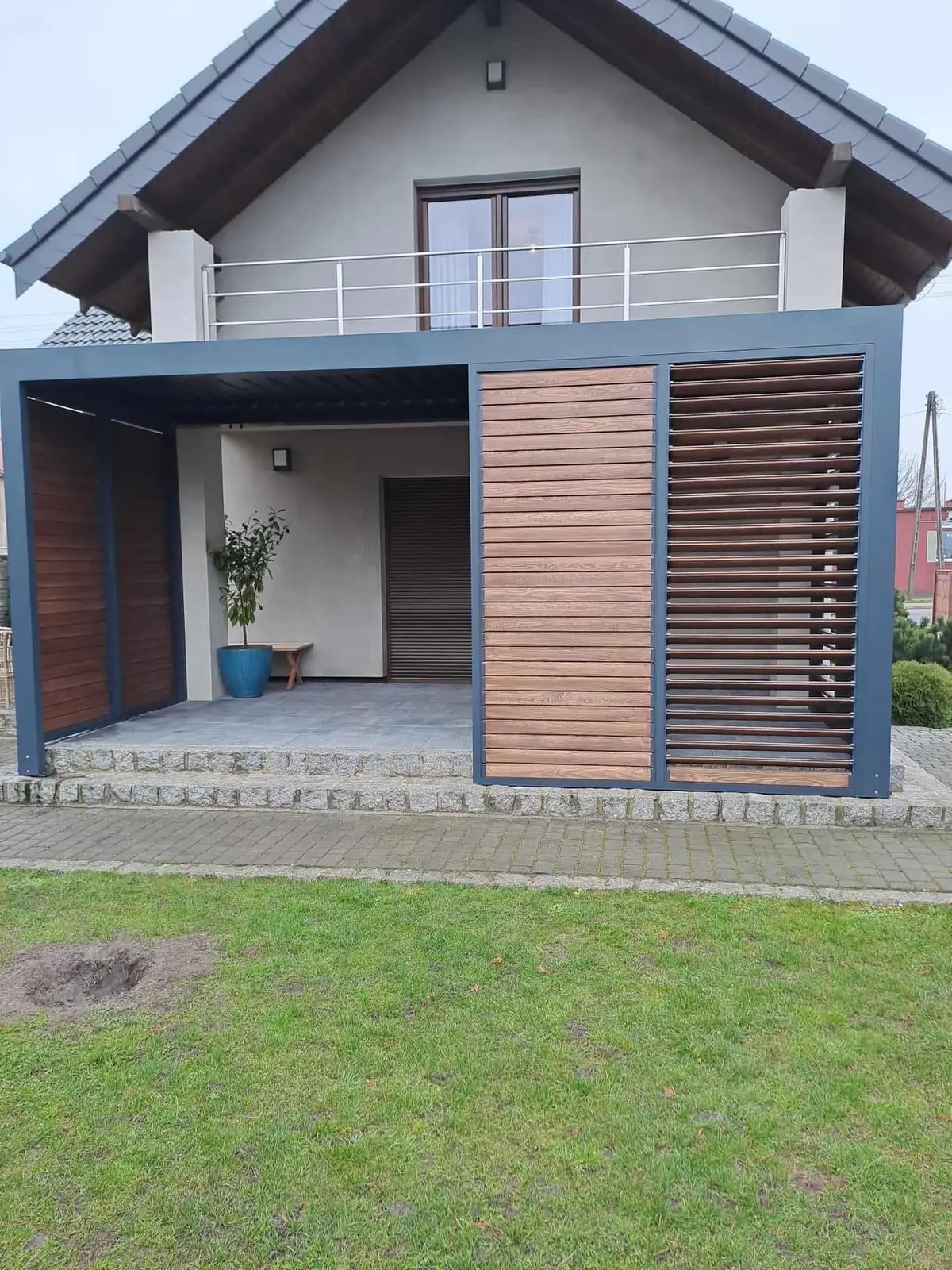 Hliníkový rám – dřevěné lamely – realizace Flowgarden, fotka 46 z 50