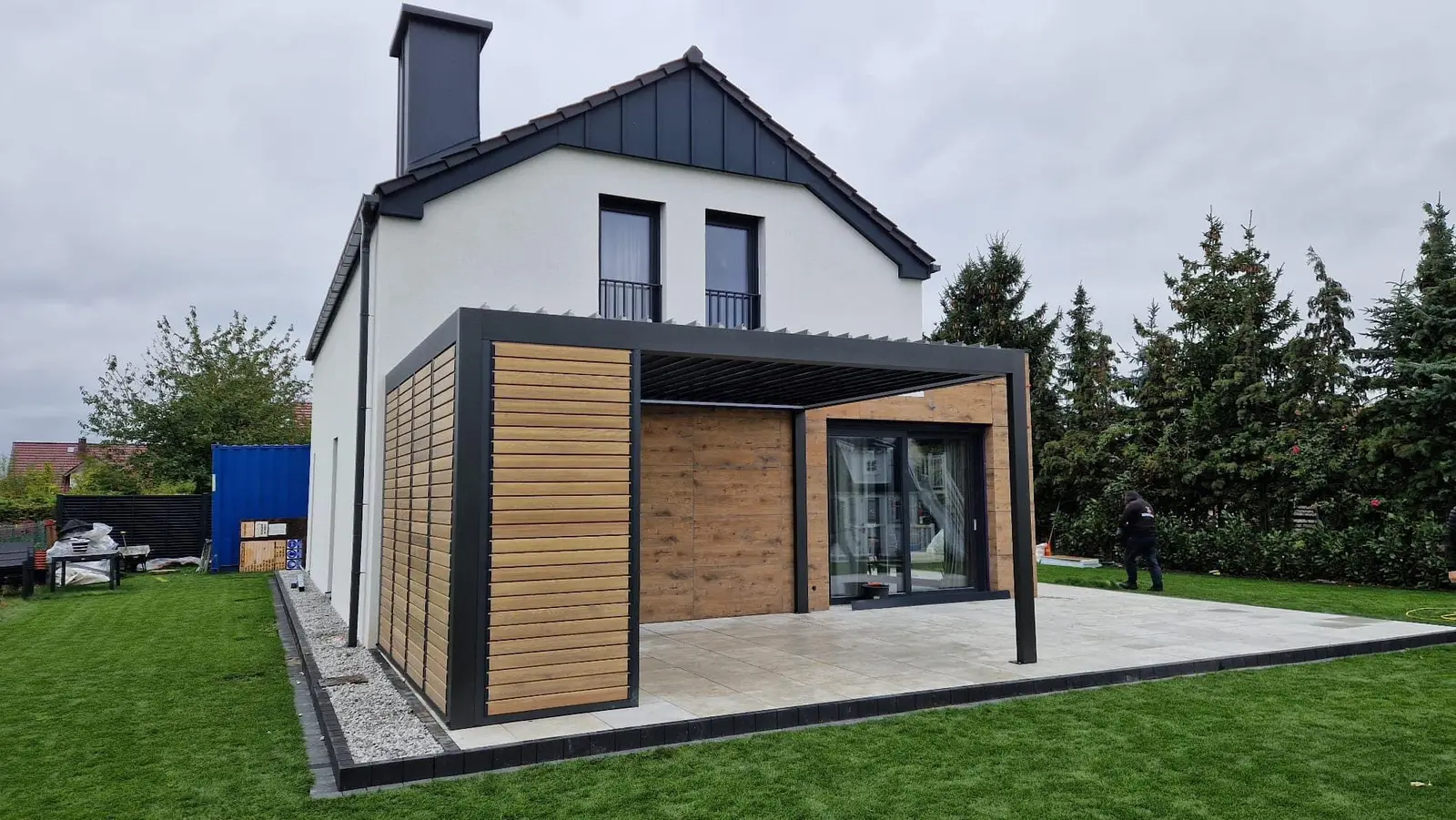 Hliníkový rám – dřevěné lamely – realizace Flowgarden, fotka 49 z 50
