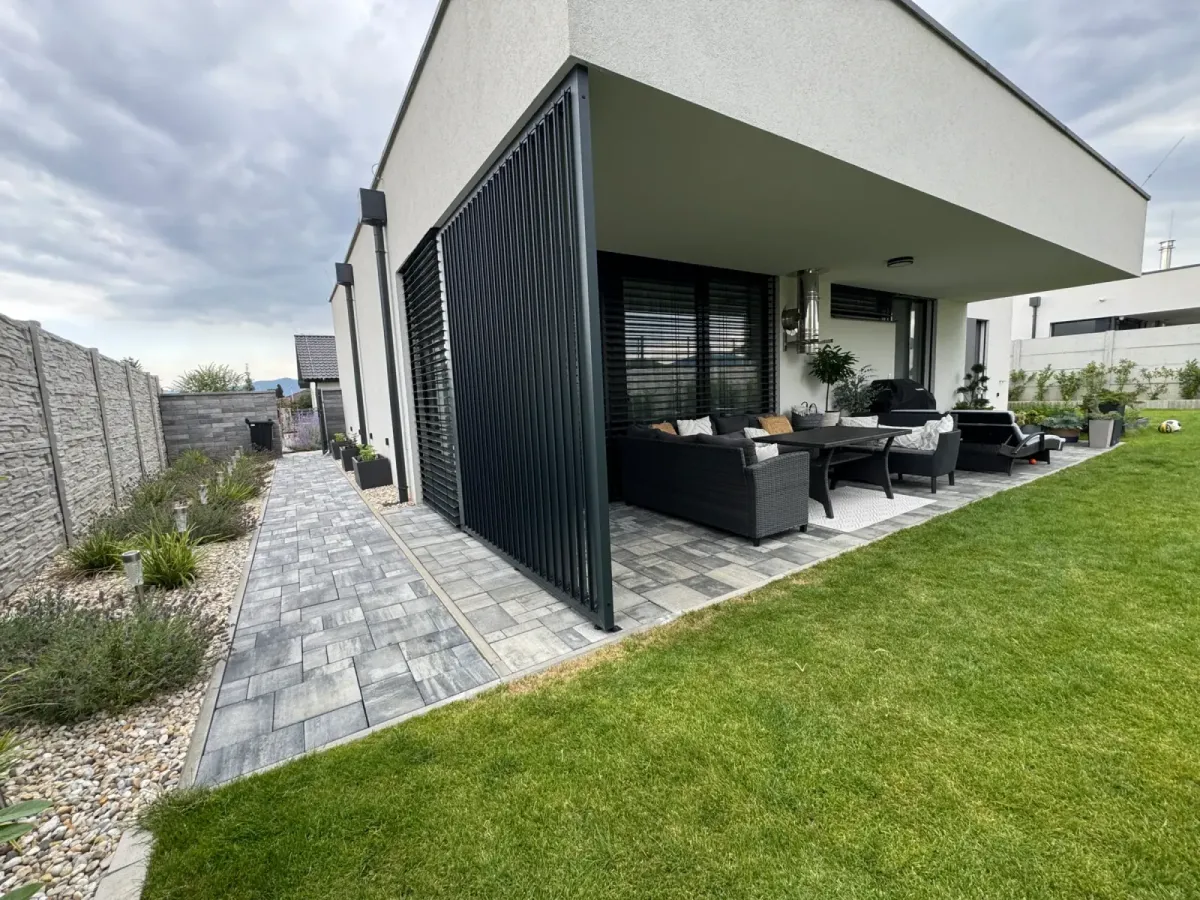 Venkovní stínění – realizace Flowgarden